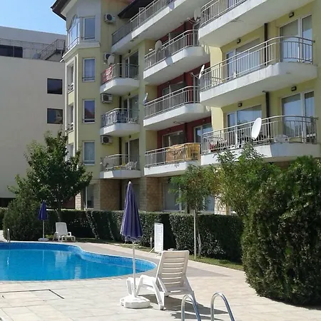 Lägenhet Ganz Real Estate 2 *
